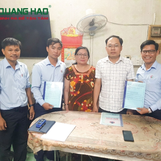 Ký hợp đồng xây mới nhà Cô Hoa ở Quận Bình Thạnh