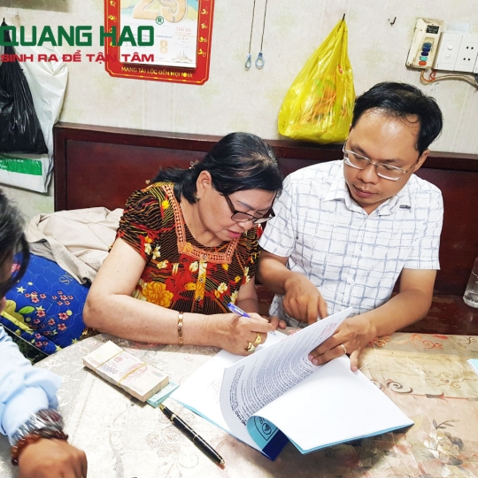 Ký hợp đồng xây mới nhà Cô Hoa ở Quận Bình Thạnh