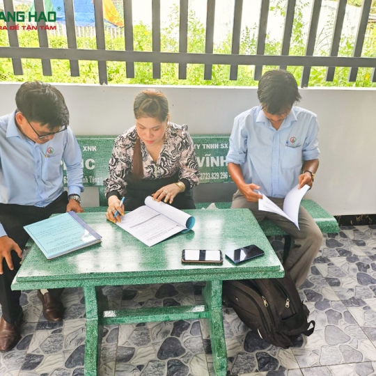 KÝ KẾT HỢP ĐỒNG XÂY DỰNG NHÀ CHỊ TÂM TẠI LONG AN