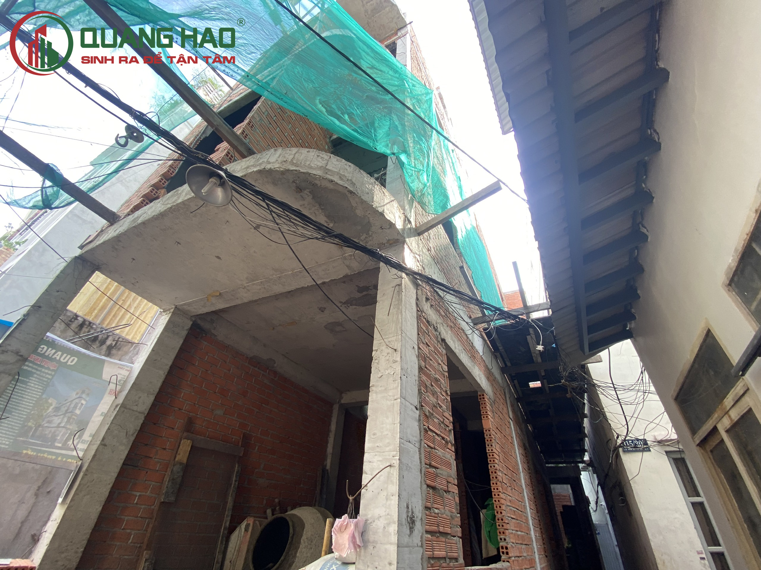 Hình ảnh phần thô cả bên trong và bên ngoài của công trình xây nhà 4 tầng trọn gói 