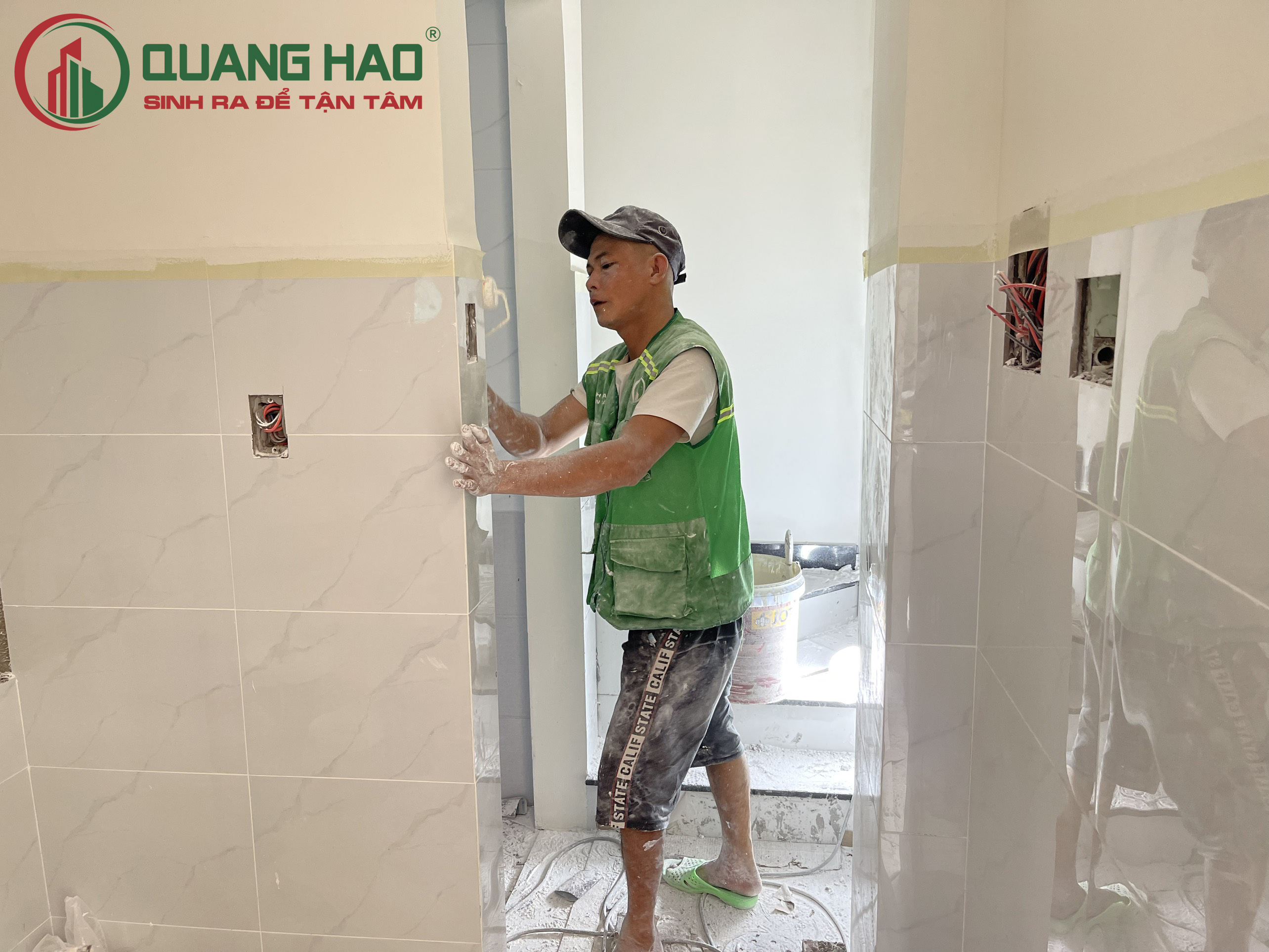 Quá trình ốp men tường
