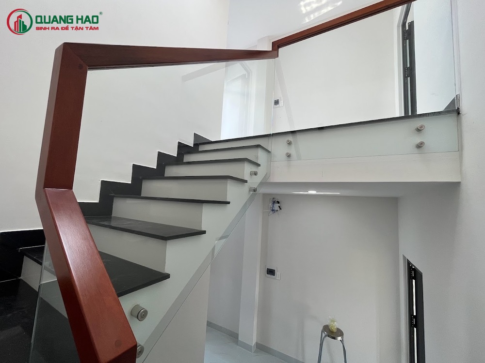 Giai đoạn hoàn thành xong nội thất cầu thang, tiểu cảnh cầu thang