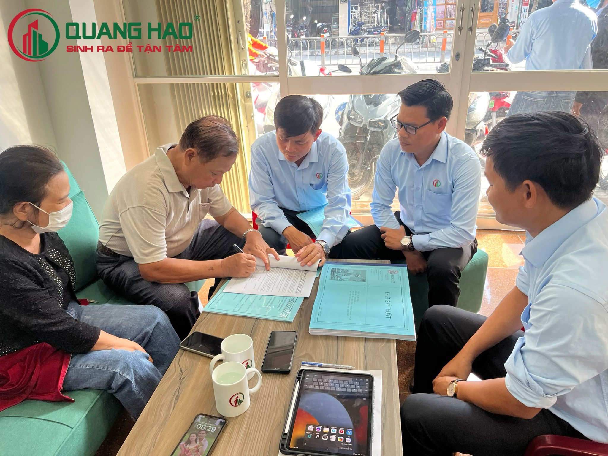 Xây Dựng Quang Hào ký hợp đồng xây mới nhà ở Chú Đột Quận Bình Thạnh