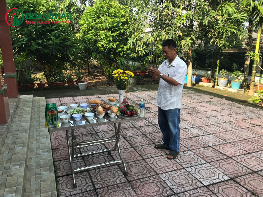 Hoạt động cúng khỏi công công trình xây dựng nhà chị Nhân