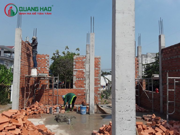 Công tác xây dựng tường vay bao quanh tầng 1