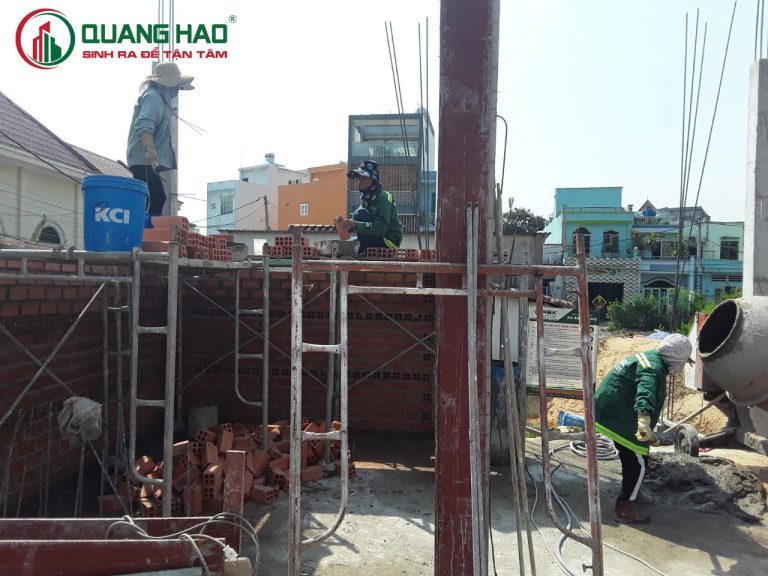 Công tác xây dựng tường vay bao quanh tầng 1