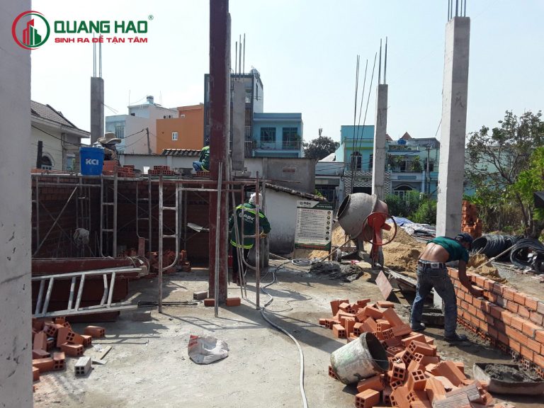 Công tác xây dựng tường vay bao quanh tầng 1