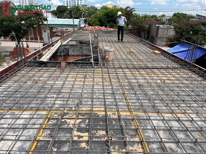 Giai đoạn dựng cột nhà tầng trệt