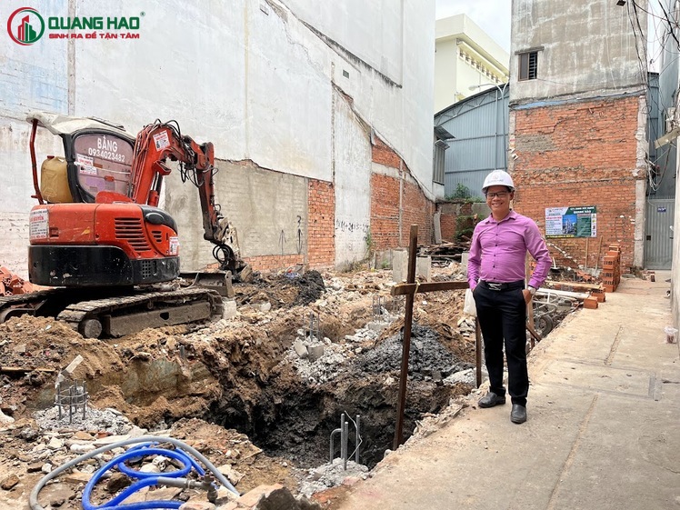 Thi công với máy móc và trang thiết bị hiện đại
